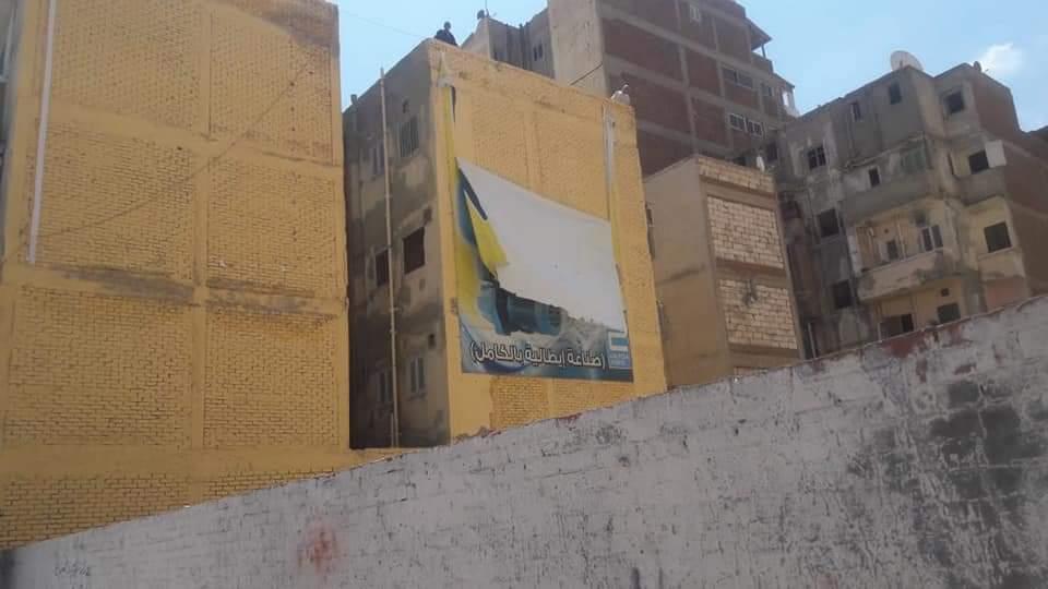 إزالة الإعلانات المخالفة من واجهات المباني في بورسعيد