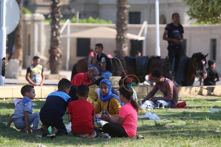 تنزه المواطنين بالحدائق حول جامعة القاهرة في العيد 