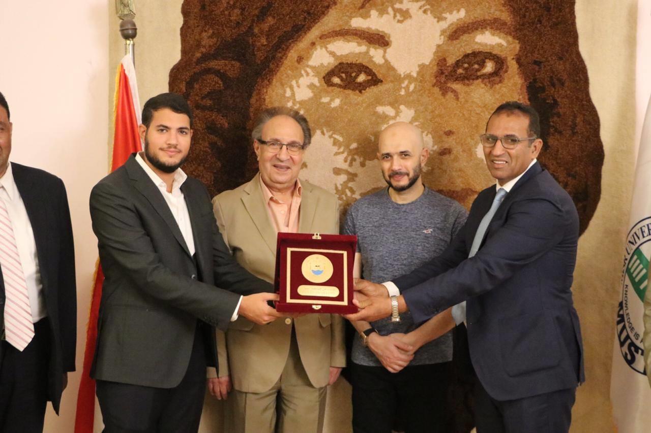 رئيس جامعة أسوان مع رئيس جامعة مصر للعلوم والتكنولوجيا