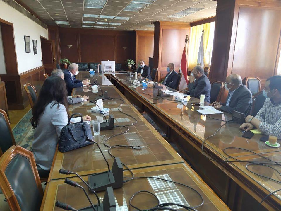 لقاء محافظ جنوب سيناء ووزير الري