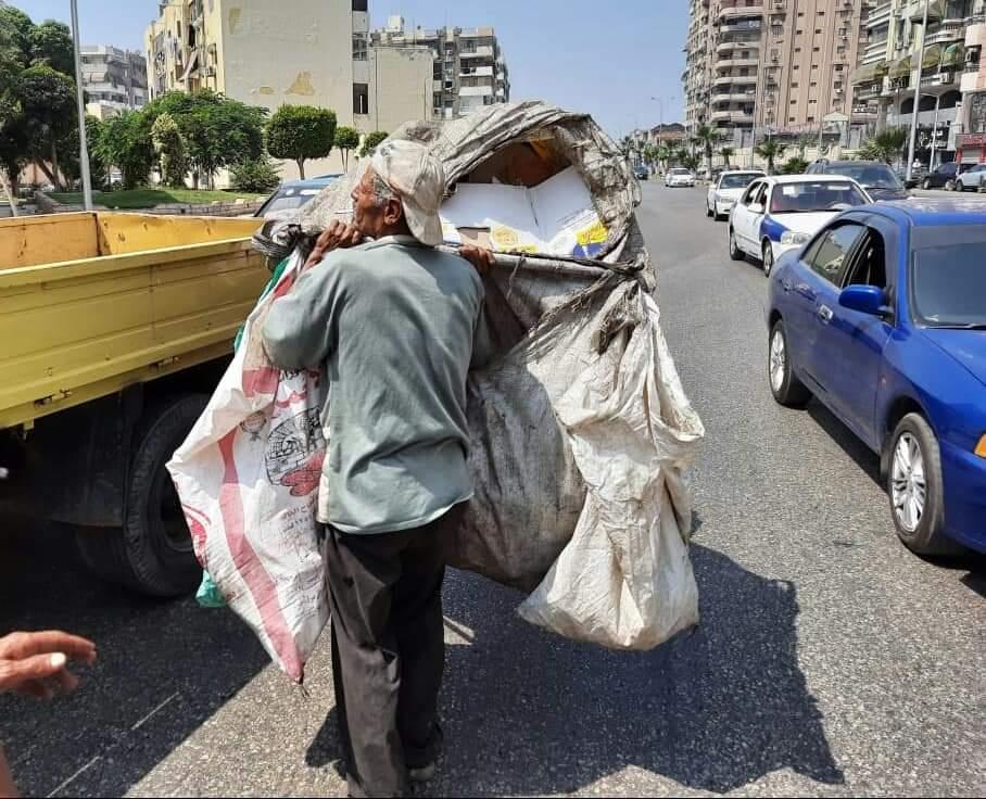 التحفظ على عربات نباشين القمامة في بورسعيد