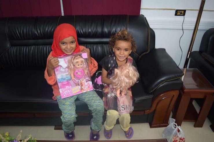 محافظ المنيا يكلف نائبه بمتابعة حالة طفلتين بلا مأوى 