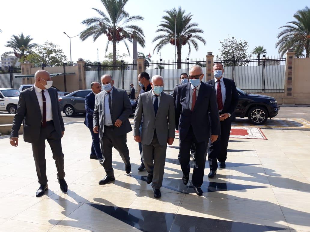 محافظ بورسعيد يستقبل رئيس الهيئة الاقتصادية 