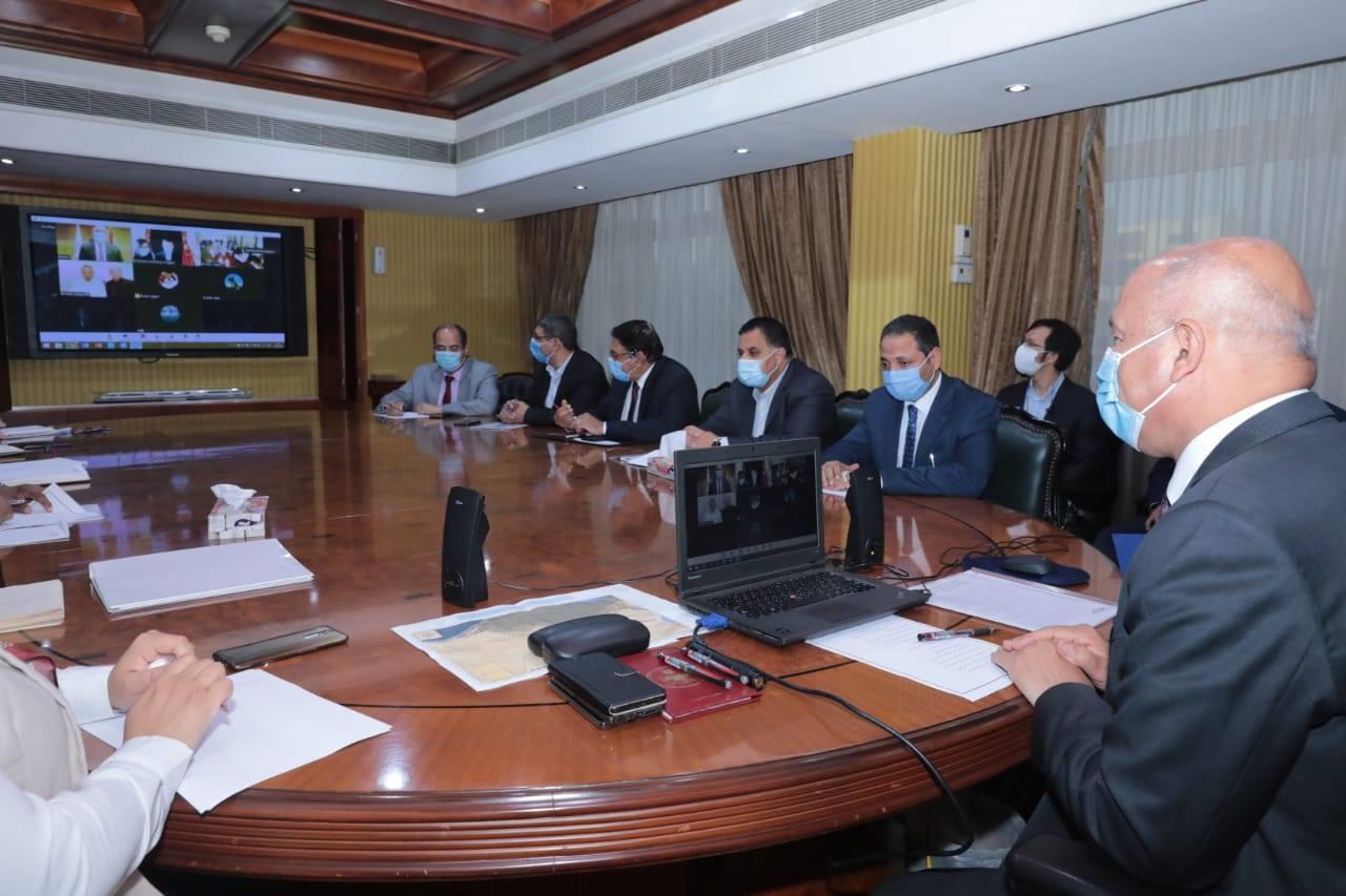 وزير النقل يجتمع بالسفير الصيني لمتابعة مشروع القطار الكهربائي بالسلام