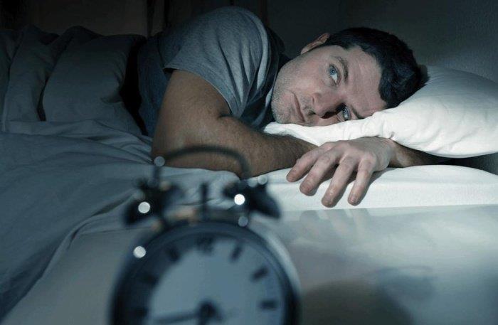 9 أسباب للاستيقاظ فجأة أثناء النوم.. بينها توقف التنفس 9 أسباب للاستيقاظ فجأة أثناء النوم.. بينها توقف التنفس