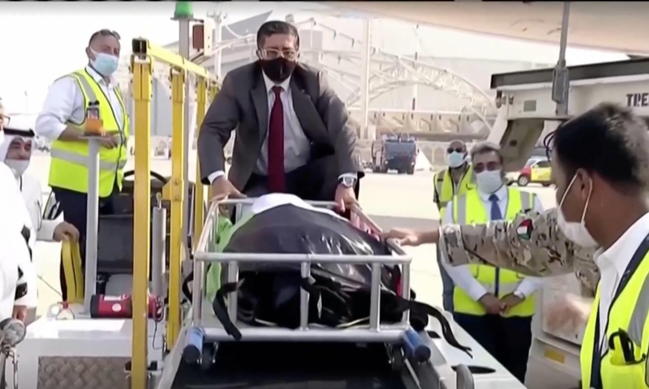 الأمير الكويتي الراحل يصل إلى بلاده