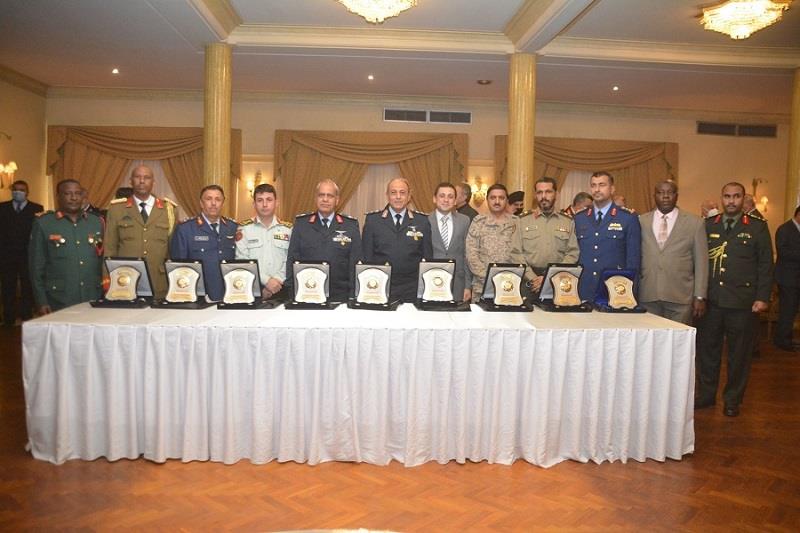  القوات المسلحة تنظم احتفالية لتسليم شهادات الاعتماد الدولية (ISO) للكلية الجوية