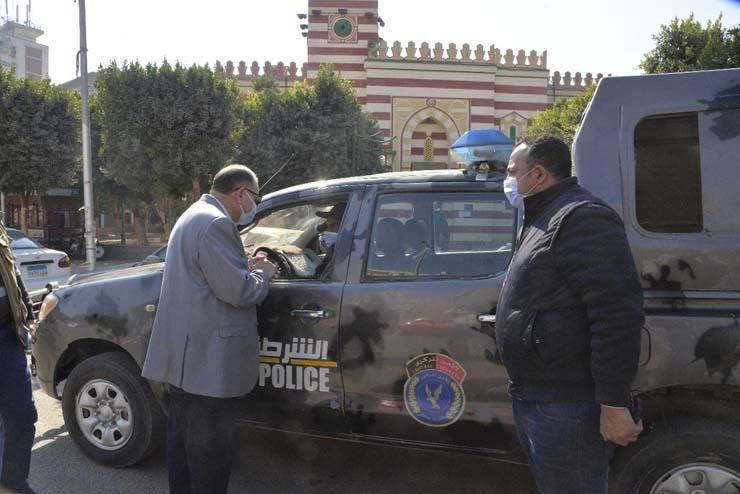 زيارة المحافظ لمراكز الشرطة والتمركزات للتهنئة بعيد الشرطة