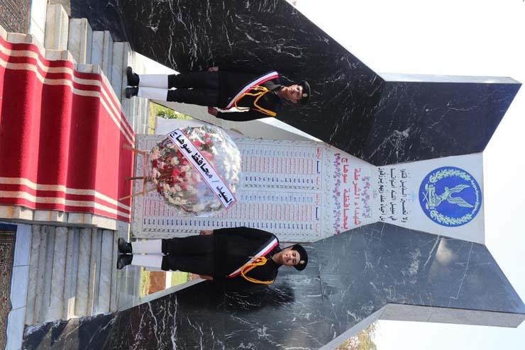 محافظ سوهاج يضع الزهور على النصب التذكاري لشهداء الشرطة
