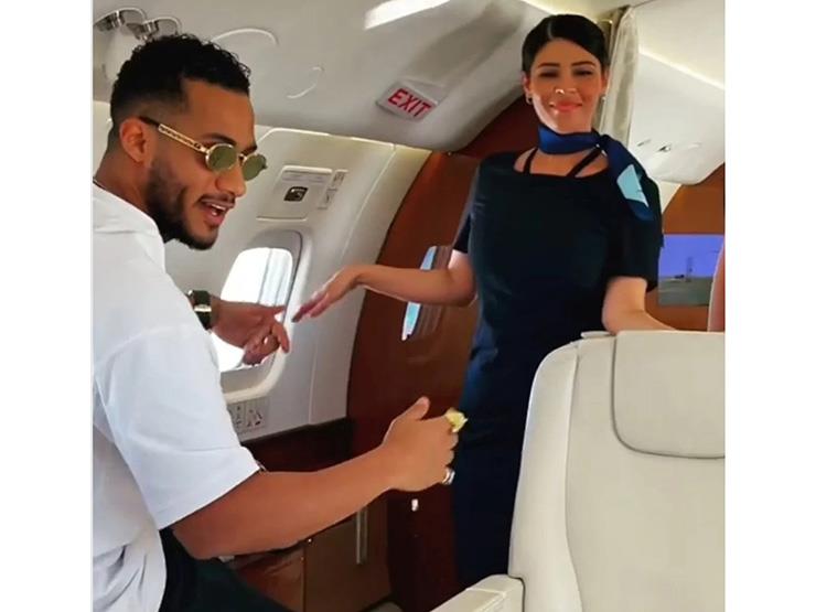 بعد واقعة الرقص.. مصادر بسلطة الطيران تكشف عن جنسية طاقم ضيافة طائرة محمد رمضان بعد واقعة الرقص.. مصادر بسلطة الطيران تكشف عن جنسية طاقم ضيافة طائرة محمد رمضان