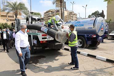رئيس القابضة للمياه يتفقد معدات شركتي القاهرة والجيزة 