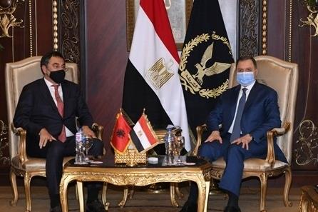 وزير الداخلية يستعرض مع نظيره الألباني أوجه التعاون القائمة بين الأجهزة الأمنية في البلدين وزير الداخلية يستعرض مع نظيره الألباني أوجه التعاون القائمة بين الأجهزة الأمنية في البلدين