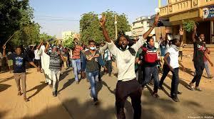 تحرك عسكري واحتجاجات في الشوارع.. ماذا يحدث في السودان؟ (فيديو) تحرك عسكري واحتجاجات في الشوارع.. ماذا يحدث في السودان؟ (فيديو)