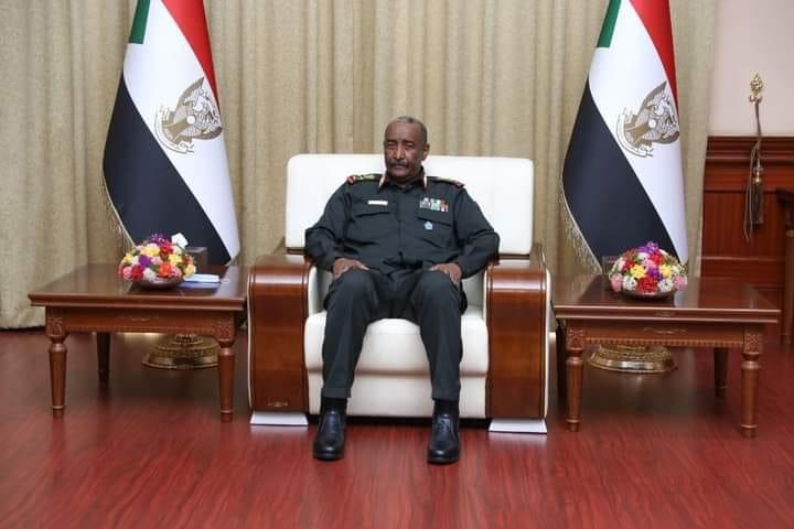 البرهان يتسلم رسالة خطية من سلفاكير تتعلق بالتطورات في جنوب السودان البرهان يتسلم رسالة خطية من سلفاكير تتعلق بالتطورات في جنوب السودان