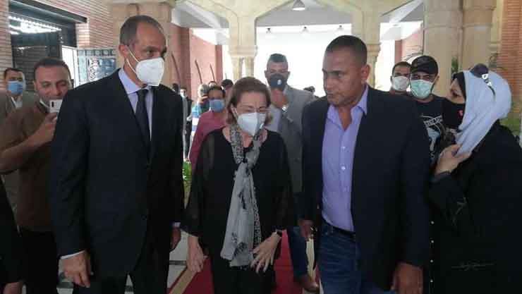 سوزان وجمال وعلاء مبارك يزورون مدفن الرئيس الأسبق في ذكرى نصر أكتوبر