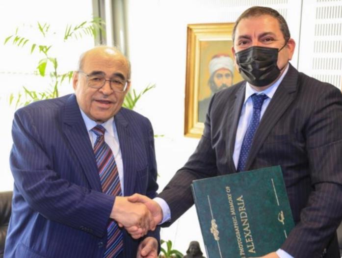 سفير أذربيجان يزور مكتبة الإسكندرية