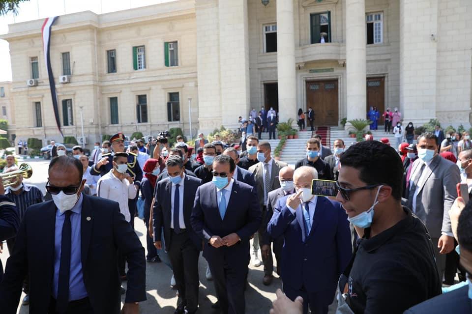 وزير التعليم العالي يشهد مراسم تحية العَلَمِ بجامعة القاهرة
