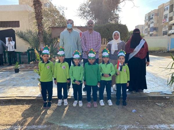 ضمن مبادرة "أجمل طابور".. الفولي يزور مدرسة المثلث في السويس (صور) ضمن مبادرة "أجمل طابور".. الفولي يزور مدرسة المثلث في السويس (صور)