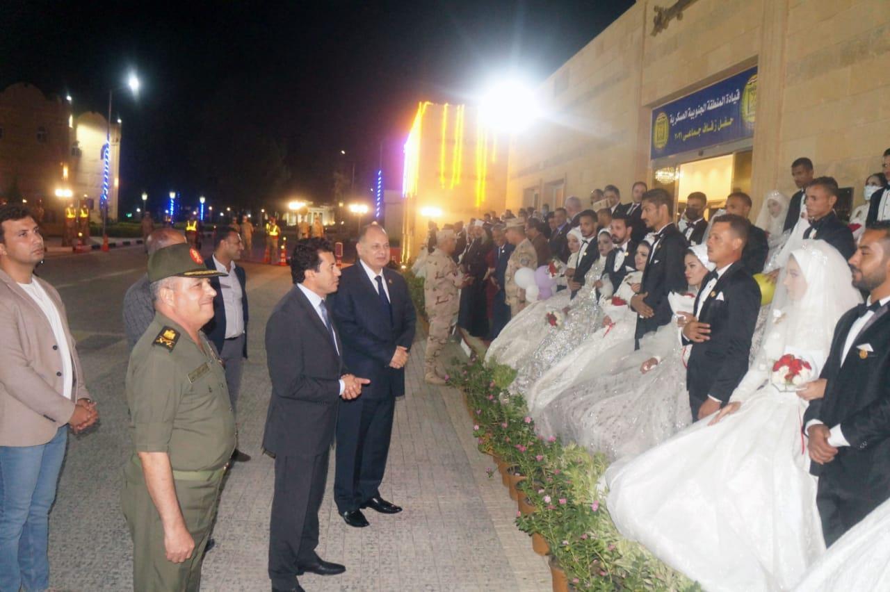 المنطقة الجنوبية العسكرية تنظم حفل زفاف جماعي لعدد من الأسر الأكثر احتياجاً