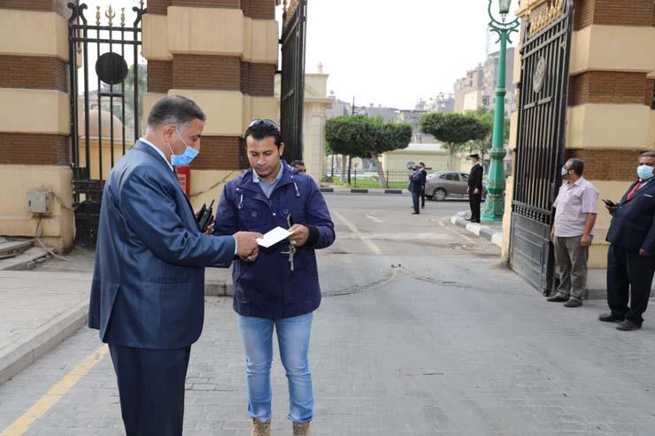 محافظ القاهرة يتفقد دخول الديوان العام