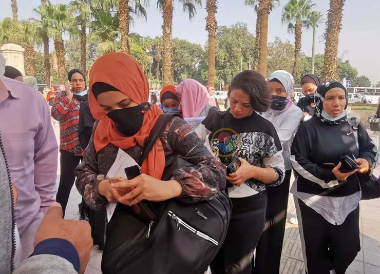 جامعة القاهرة تطبق قرار الحكومة بمنع دخول الطلاب غير الملقحين ضد كورونا