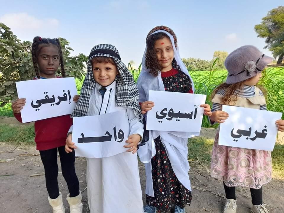 لافتات الأطفال ضمن مبادرة احترام الآخر في المنيا (1)