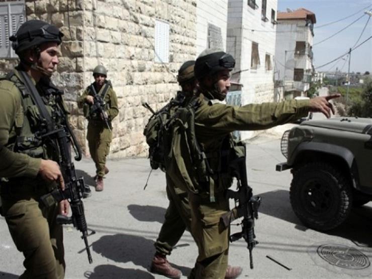 الاحتلال يعتقل 13 فلسطينيا من الضفة الغربية
