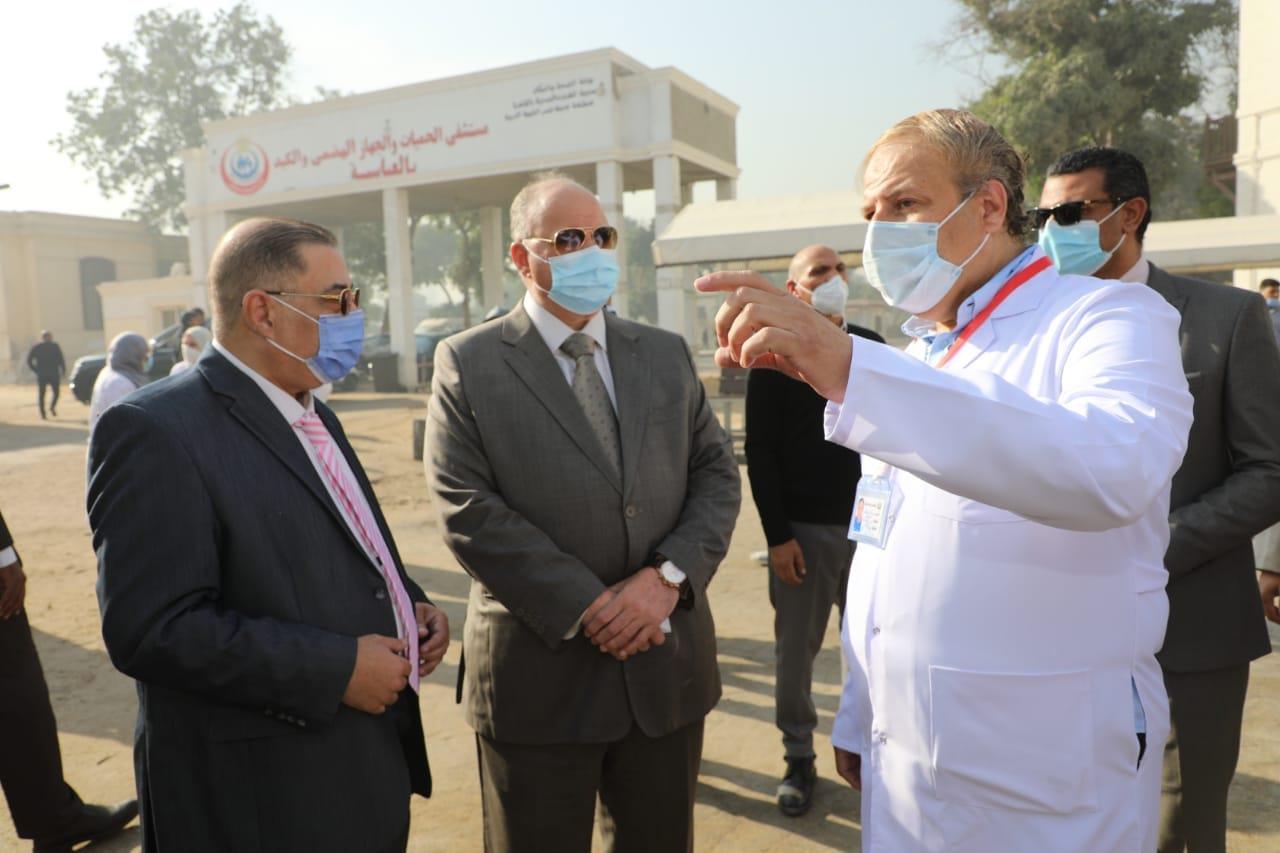 محافظ القاهرة يتفقد سير العمل بمستشفى حميات العباسية