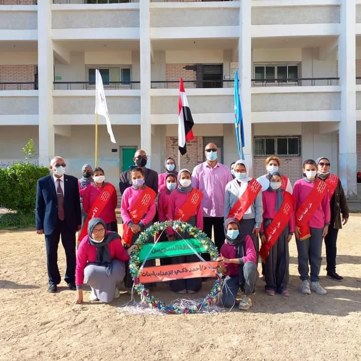 الفولي يشارك مدرسة أحمد زكي احتفالاتهم بتنصيب الاتحادات الطلابية.. (صور) الفولي يشارك مدرسة أحمد زكي احتفالاتهم بتنصيب الاتحادات الطلابية.. (صور)