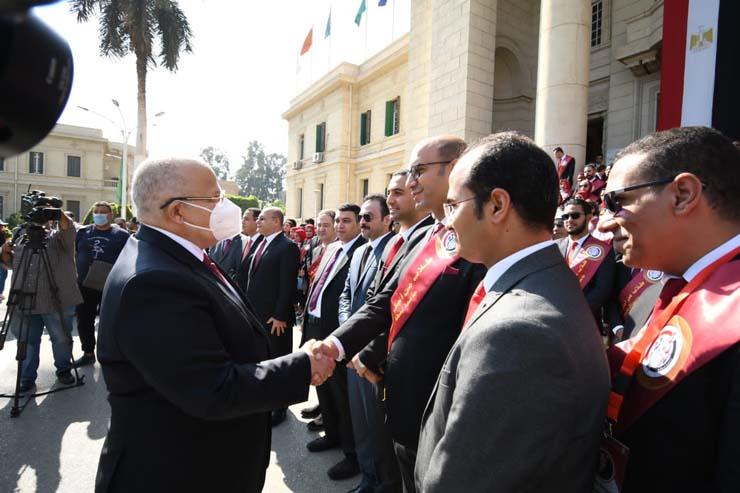 رئيس جامعة القاهرة يعلق على قرار إلغاء مد الطوارئ