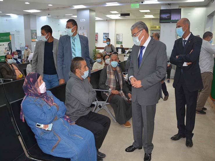 محافظ المنيا يتابع منع دخول المواطنين المقرات الحكومية
