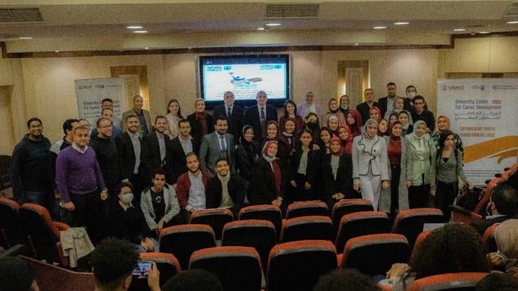 جامعة الاسكندرية تحتفل بتخريج أول دفعة من المركز الجامعي للتطوير المهني  - صور (1)