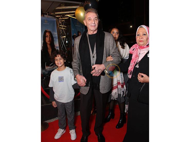 محمود حميدة وزوجته وحفيده في عرض ريتسا 