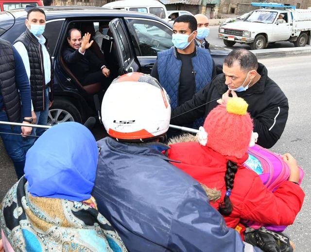 السيسي لأسرة مصرية: "أنا عايز اطمن عليكو.. انتوا ولادي" السيسي لأسرة مصرية: "أنا عايز اطمن عليكو.. انتوا ولادي"
