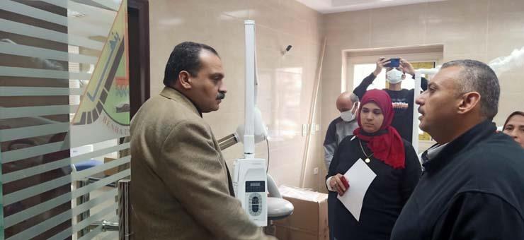 نائب رئيس جامعة بنها يتفقد أعمال التطعيم ومركز الأسنان بالإدارة الطبية