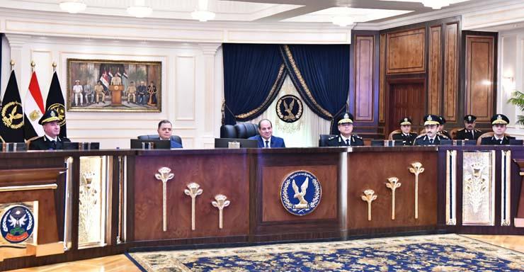 انتقاء أفضل العناصر.. 7 رسائل من السيسي لقيادات الشرطة انتقاء أفضل العناصر.. 7 رسائل من السيسي لقيادات الشرطة