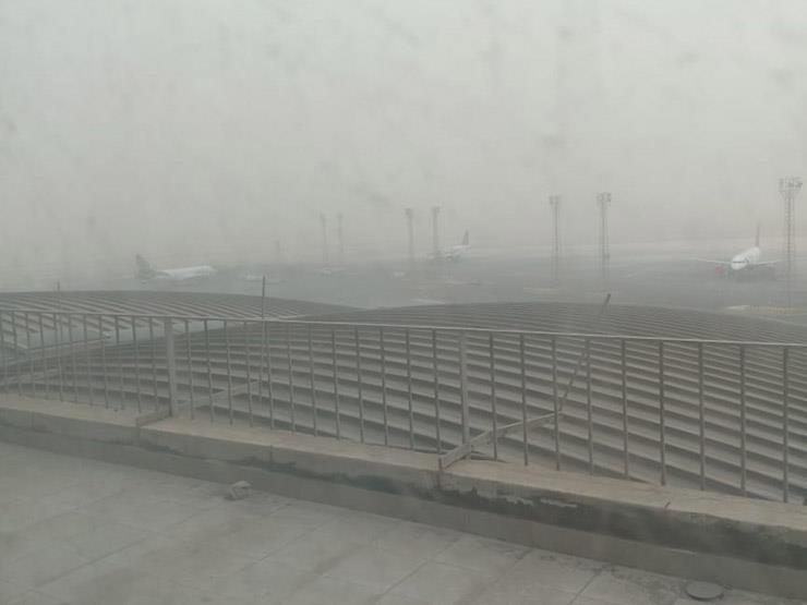 صورة - طوارئ بمطار القاهرة لمواجهة تدهور مستوى الرؤية في أرض المهبط صورة - طوارئ بمطار القاهرة لمواجهة تدهور مستوى الرؤية في أرض المهبط