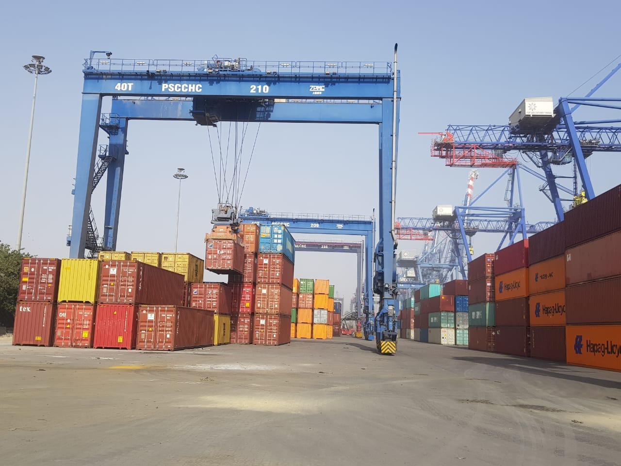 الجمارك: إحباط 4300 عملية تهريب في شهرين برسوم مستحقة 3.6 مليار جنيه الجمارك: إحباط 4300 عملية تهريب في شهرين برسوم مستحقة 3.6 مليار جنيه