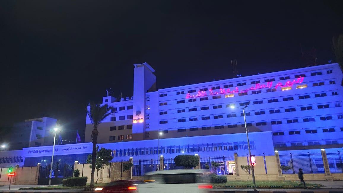 إضاءة ديوان عام محافظة بورسعيد باللون الأزرق (1)