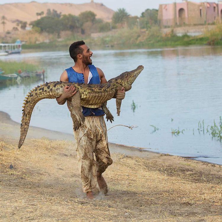 محمد رمضان مع التمساح من كواليس مسلسل موسى