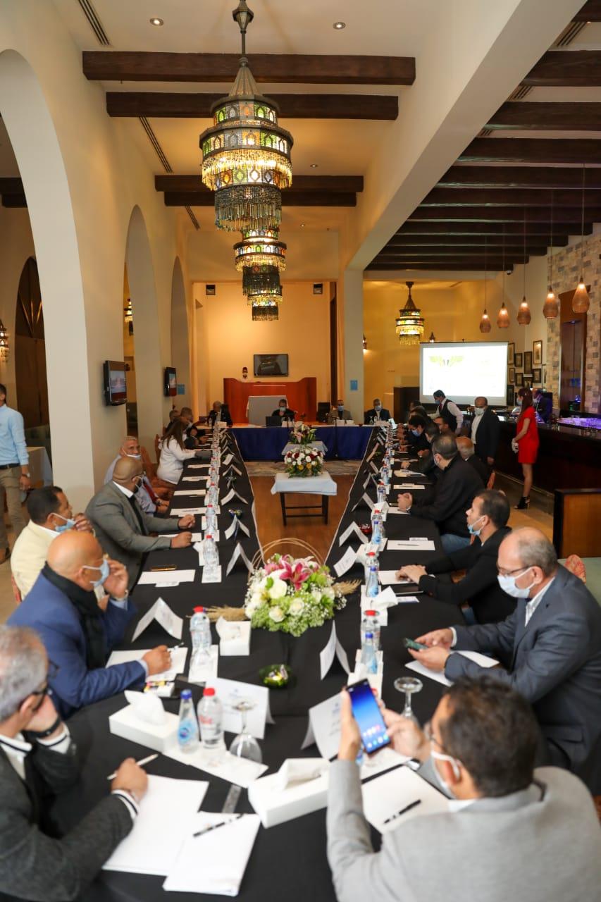 وزيرا السياحة والطيران يجتمعان مع المستثمرين في مرسى علم