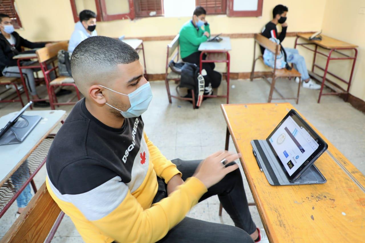 غدًا.. طلاب أولى ثانوي يؤدون امتحان الإنجليزي غدًا.. طلاب أولى ثانوي يؤدون امتحان الإنجليزي