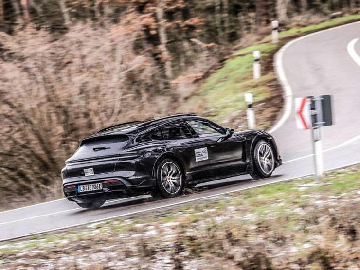بورش الألمانية تعلن عن تايكان Cross Turismo (فيديو وصور) 2021_2_28_14_41_13_459