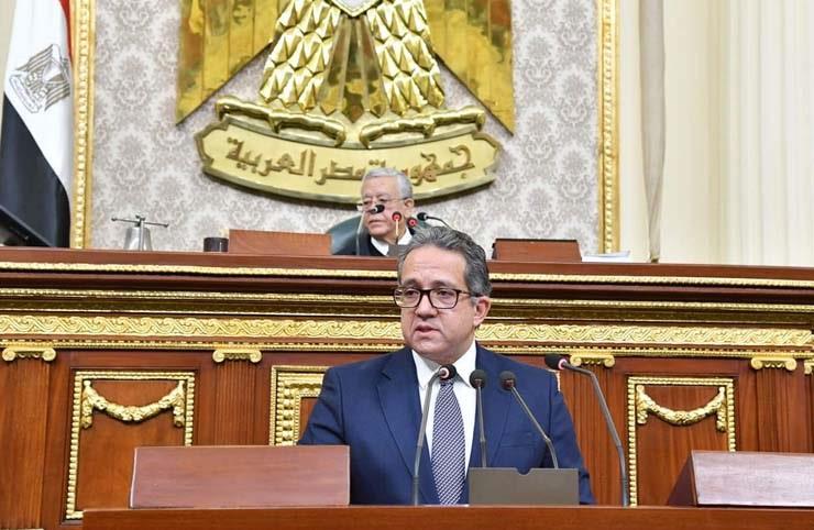 رئيس البرلمان يطالب النواب بارتداء الكمامة
