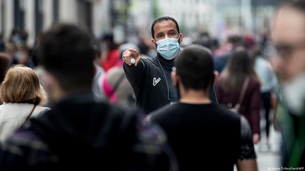 الصحة العامة: القيود على التجمعات البشرية الكبيرة "قد تبقى لسنوات" الصحة العامة: القيود على التجمعات البشرية الكبيرة "قد تبقى لسنوات"