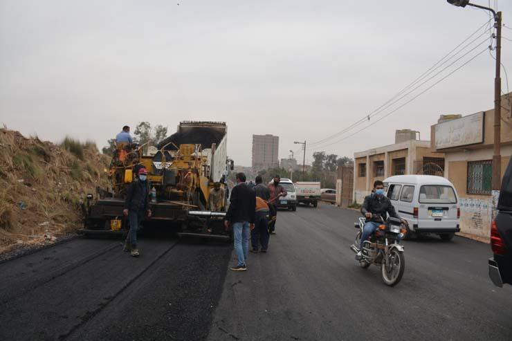 محافظ القليوبية يتابع أعمال تطوير ورصف الميادين