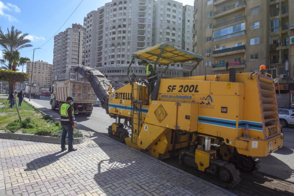 محافظ الإسكندرية يتفقد أعمل رصف شارع مصطفى كامل 