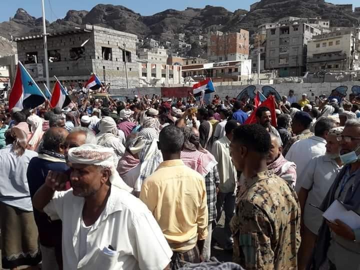 احتجاجات أمام قصر معاشيق اليمني