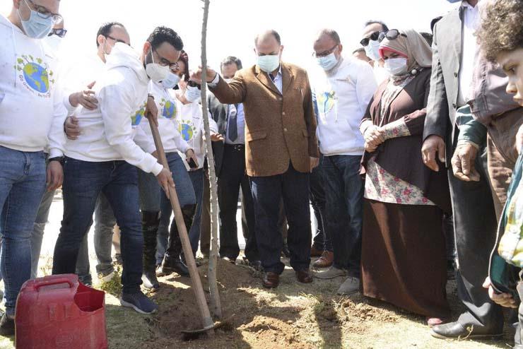 انطلاق فعاليات زراعة 1000 شجرة بأحياء محافظة أسيوط