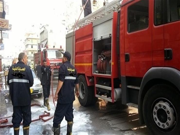 12 سيارة إطفاء للسيطرة على حريق في مصنع منتجات ورقية بالعاشر من رمضان